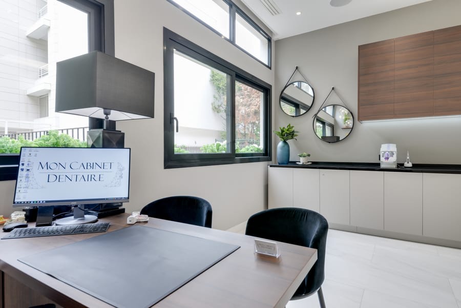 The consultation office, where the diagnosis and treatment plan are explained.